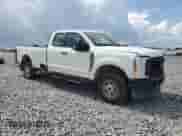 2023 Ford F-250 XL z VIN 1FT7X2BA4PEC40595, wystawiony jako Copart lot #64612205 z przebiegiem 79 599 mil mil oraz Szkoda całkowita • Salvage title. Historia ofert i sprzedaży dostępna na DreamBid. Obrazek 4.