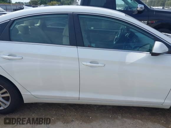 2017 Hyundai Sonata 2.4L с VIN 5NPE24AF2HH474394, выставлен на аукционе IAAI как лот 43334857 с пробегом 297 288 миль миль и . История ставок и продаж доступна на DreamBid. Изображение 14.