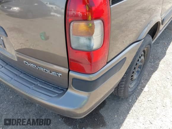 2004 Chevrolet Venture Plus z VIN 1GNDU03E64D259708, wystawiony jako IAAI lot #42188267 z przebiegiem 223 921 mil mil oraz . Historia ofert i sprzedaży dostępna na DreamBid. Obrazek 16.