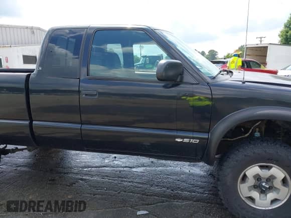 2002 Chevrolet S-10 LS с VIN 1GCCT19W428208226, выставлен на аукционе IAAI как лот 42268818 с пробегом 198 847 миль миль и . История ставок и продаж доступна на DreamBid. Изображение 13.