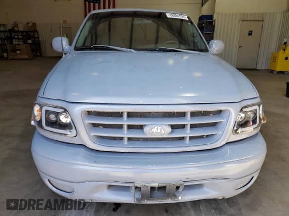 1999 Ford F-150 XL z VIN 2FTRX07W8XCB18782, wystawiony jako Copart lot #48996195 z przebiegiem Nie podano mil oraz Czysty tytuł • Clean title. Historia ofert i sprzedaży dostępna na DreamBid. Obrazek 5.