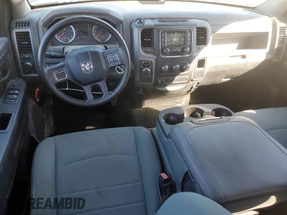 2016 Ram 1500 Tradesman z VIN 1C6RR6KM8GS216202, wystawiony jako Copart lot #46368195 z przebiegiem 160 102 mil mil oraz Czysty tytuł • Clean title. Historia ofert i sprzedaży dostępna na DreamBid. Obrazek 8.