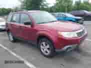 2010 Subaru Forester X z VIN JF2SH6BCXAG764752, wystawiony jako IAAI lot #42518592 z przebiegiem 119 808 mil mil oraz . Historia ofert i sprzedaży dostępna na DreamBid. Obrazek 1.