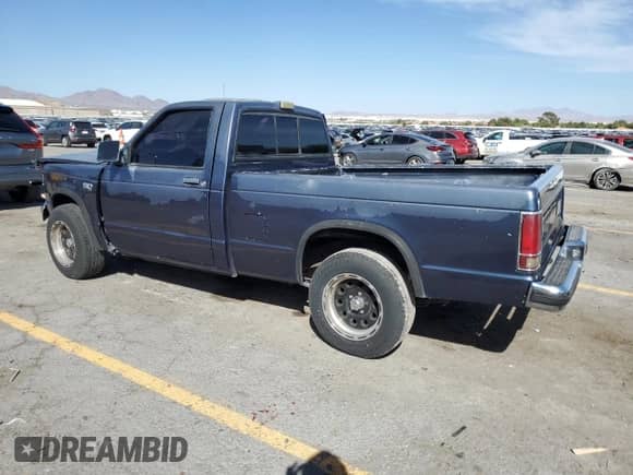 1988 Chevrolet S-10 с VIN 1GCBS14E4J2198425, выставлен на аукционе Copart как лот 80862435 с пробегом 215 325 миль миль и Списание • Salvage title. История ставок и продаж доступна на DreamBid. Изображение 2.
