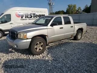 2006 Dodge Dakota SLT with VIN 1D7HW48NX6S535414, listed as a Copart auction lot 81006855 with 266,573 mi miles and Clean title. Bid and sale history available at DreamBid. Image 1.