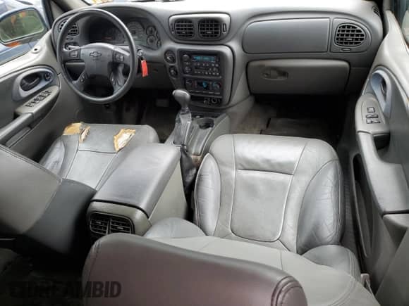 2002 Chevrolet TrailBlazer LS with VIN 1GNDT13S922463670, listed as a Copart auction lot 51736525 with 173,699 mi miles and Salvage title. Bid and sale history available at DreamBid. Image 8.