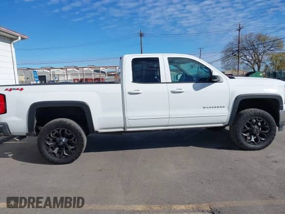 2015 Chevrolet Silverado 1500 LT z VIN 1GCVKREC0FZ192676, wystawiony jako IAAI lot #43579154 z przebiegiem 113 648 mil mil oraz . Historia ofert i sprzedaży dostępna na DreamBid. Obrazek 13.