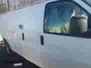 2019 Chevrolet Express Cargo z VIN 1GCWGBFG8K1317771, wystawiony jako IAAI lot #41205692 z przebiegiem Nie podano mil oraz . Historia ofert i sprzedaży dostępna na DreamBid. Obrazek 14.