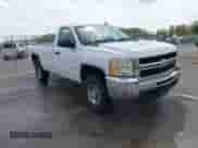 2008 Chevrolet Silverado 2500HD Work Truck z VIN 1GCHC24K18E160498, wystawiony jako IAAI lot #42144812 z przebiegiem 151 213 mil mil oraz . Historia ofert i sprzedaży dostępna na DreamBid. Obrazek 1.