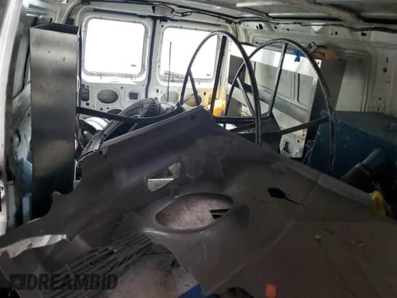 2000 Ford Econoline Cargo с VIN 1FTNE24L2YHB61065, выставлен на аукционе Copart как лот 70693975 с пробегом 257 758 миль миль и Списание • Salvage title. История ставок и продаж доступна на DreamBid. Изображение 10.