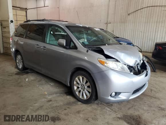 2013 Toyota Sienna XLE с VIN 5TDDK3DC5DS063504, выставлен на аукционе Copart как лот 71204095 с пробегом 233 799 миль миль и Списание • Salvage title. История ставок и продаж доступна на DreamBid. Изображение 4.