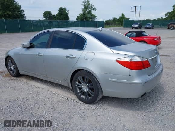 2009 Hyundai Genesis with VIN KMHGC46F49U062611, listed as a IAAI auction lot 42817119 with 244,681 mi miles and . Bid and sale history available at DreamBid. Image 3.