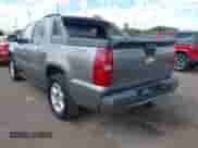 2007 Chevrolet Avalanche 2LT z VIN 3GNEK12397G100365, wystawiony jako IAAI lot #43215860 z przebiegiem 197 240 mil mil oraz . Historia ofert i sprzedaży dostępna na DreamBid. Obrazek 3.