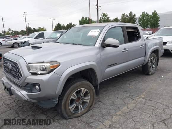 2019 Toyota Tacoma SR5 с VIN 3TMAZ5CN3KM104917, выставлен на аукционе IAAI как лот 43210298 с пробегом 136 976 миль миль и . История ставок и продаж доступна на DreamBid. Изображение 22.
