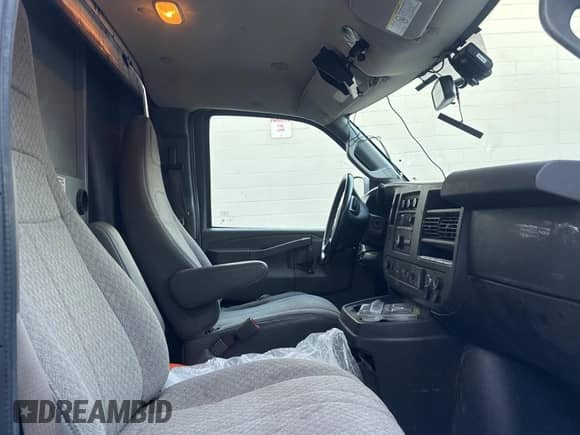 2021 Chevrolet Express Commercial с VIN 1GB0GRF78M1166808, выставлен на аукционе Copart как лот 80929135 с пробегом 82 056 миль миль и Чистый • Clean title. История ставок и продаж доступна на DreamBid. Изображение 5.
