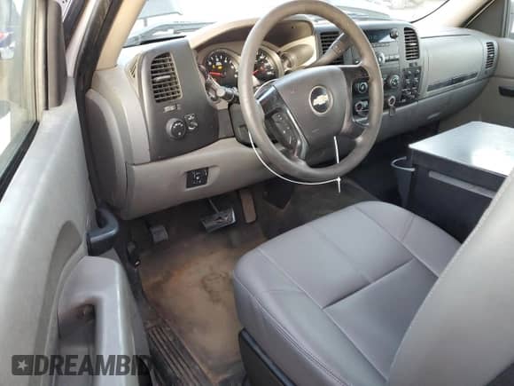 2012 Chevrolet Silverado 2500HD Work Truck z VIN 1GB0CVCG9CF205299, wystawiony jako Copart lot #86161354 z przebiegiem 222 569 mil mil oraz Czysty tytuł • Clean title. Historia ofert i sprzedaży dostępna na DreamBid. Obrazek 8.