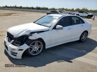 2014 Mercedes-Benz C 250 Sport с VIN WDDGF4HB5ER305402, выставлен на аукционе Copart как лот 72009625 с пробегом 174 463 миль миль и Списание • Salvage title. История ставок и продаж доступна на DreamBid. Изображение 1.