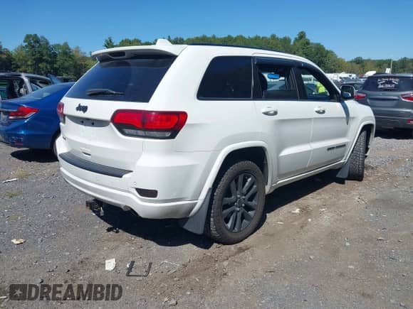 2020 Jeep Grand Cherokee Altitude with VIN 1C4RJFAG2LC337162, listed as a IAAI auction lot 43186271 with 107,697 mi miles and . Bid and sale history available at DreamBid. Image 4.