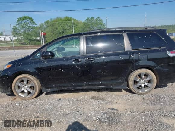 2011 Toyota Sienna SE с VIN 5TDXK3DC0BS045860, выставлен на аукционе IAAI как лот 42120173 с пробегом 285 091 миль миль и . История ставок и продаж доступна на DreamBid. Изображение 14.