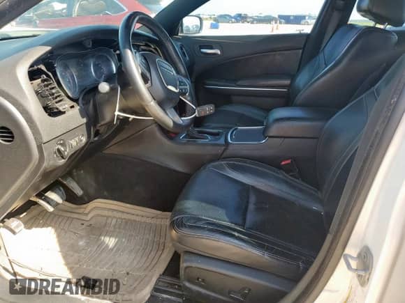 2015 Dodge Charger RT z VIN 2C3CDXCTXFH731768, wystawiony jako Copart lot #67270135 z przebiegiem 104 683 mil mil oraz Czysty tytuł • Clean title. Historia ofert i sprzedaży dostępna na DreamBid. Obrazek 7.