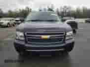 2013 Chevrolet Tahoe Commercial с VIN 1GNLC2E0XDR240173, выставлен на аукционе Copart как лот 81240315 с пробегом 137 017 миль миль и Чистый • Clean title. История ставок и продаж доступна на DreamBid. Изображение 5.