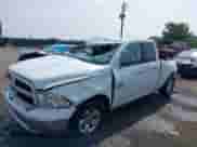 2018 Ram 1500 SLT z VIN 1C6RR6GG5JS119341, wystawiony jako IAAI lot #42445806 z przebiegiem 244 517 mil mil oraz . Historia ofert i sprzedaży dostępna na DreamBid. Obrazek 2.