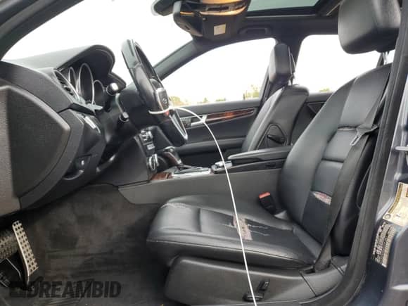 2013 Mercedes-Benz C 300 Luxury z VIN WDDGF8AB8DA791881, wystawiony jako Copart lot #87446505 z przebiegiem 304 962 mil mil oraz Czysty tytuł • Clean title. Historia ofert i sprzedaży dostępna na DreamBid. Obrazek 7.