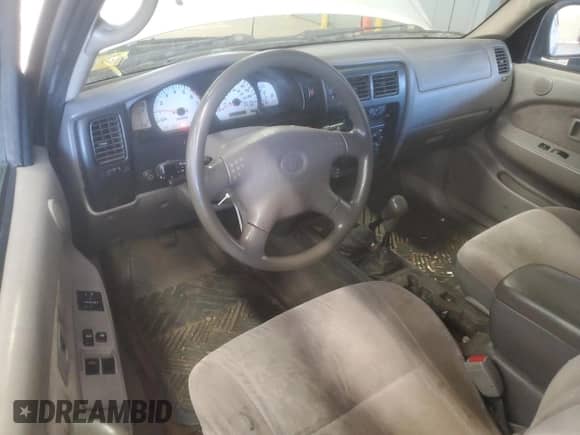 2002 Toyota Tacoma z VIN 5TEWM72N12Z054717, wystawiony jako Copart lot #85521485 z przebiegiem 324 413 mil mil oraz Czysty tytuł • Clean title. Historia ofert i sprzedaży dostępna na DreamBid. Obrazek 8.