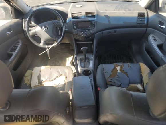 2005 Honda Accord with VIN JHMCN36455C013678, listed as a Copart auction lot 84961195 with 304,844 mi miles and Salvage title. Bid and sale history available at DreamBid. Image 8.