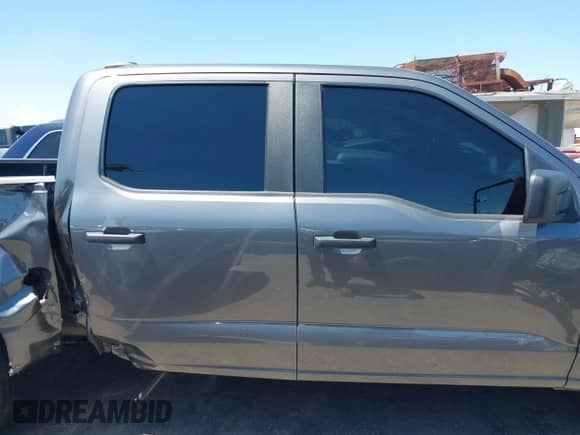 2022 Ford F-150 XL z VIN 1FTEW1CP1NFA79573, wystawiony jako IAAI lot #43100224 z przebiegiem 71 475 mil mil oraz . Historia ofert i sprzedaży dostępna na DreamBid. Obrazek 12.