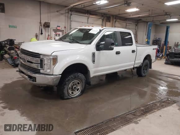 2018 Ford F-250 XL с VIN 1FT7W2B62JEB55938, выставлен на аукционе IAAI как лот 41236499 с пробегом 276 458 миль миль и . История ставок и продаж доступна на DreamBid. Изображение 17.