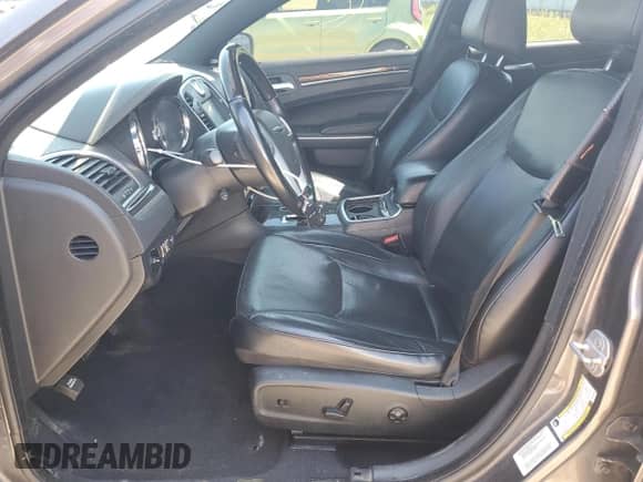 2013 Chrysler 300 C с VIN 2C3CCAKG0DH723535, выставлен на аукционе Copart как лот 68807565 с пробегом 193 347 миль миль и Списание • Salvage title. История ставок и продаж доступна на DreamBid. Изображение 7.