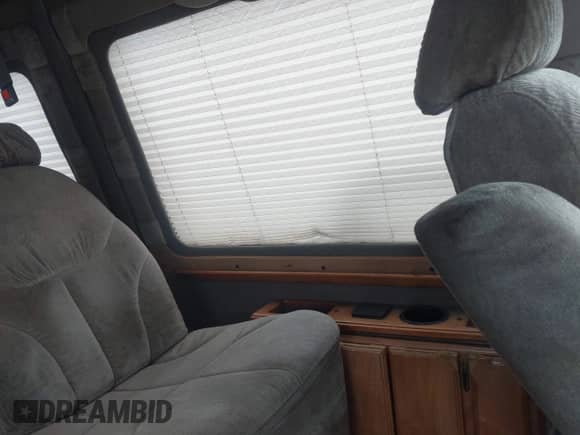 1999 Ford Econoline Cargo Recreational with VIN 1FDRE14L4XHA56517, listed as a IAAI auction lot 42186104 with 200,382 mi miles and . Bid and sale history available at DreamBid. Image 8.