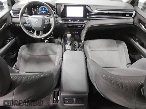 2025 Toyota Camry LE with VIN 4T1DAACK0SU037848, listed as a Copart auction lot 90109545 with 27,846 mi miles and Clean title. Bid and sale history available at DreamBid. Image 8.