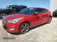 2016 Hyundai Veloster z VIN KMHTC6AD4GU290959, wystawiony jako Copart lot #70186475 z przebiegiem 83 980 mil mil oraz Czysty tytuł • Clean title. Historia ofert i sprzedaży dostępna na DreamBid. Obrazek 1.