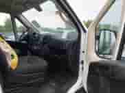 2020 Ram ProMaster Cargo z VIN 3C6TRVDG4LE100726, wystawiony jako IAAI lot #42734540 z przebiegiem 67 985 mil mil oraz . Historia ofert i sprzedaży dostępna na DreamBid. Obrazek 5.