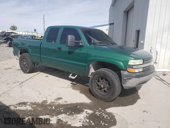 2000 Chevrolet Silverado 2500 LS with VIN 1GCGK29U7YE143083, listed as a Copart auction lot 75055554 with 174,277 mi miles and Salvage title. Bid and sale history available at DreamBid. Image 4.
