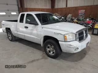 2006 Dodge Dakota SLT with VIN 1D7HW42K76S716632, listed as a IAAI auction lot 42487454 with 138,799 mi miles and . Bid and sale history available at DreamBid. Image 1.