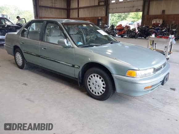 1992 Honda Accord LX with VIN JHMCB7658NC016387, listed as a IAAI auction lot 42682778 with 113,566 mi miles and . Bid and sale history available at DreamBid. Image 1.