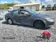 2016 Chrysler 200 LX z VIN 1C3CCCFB3GN123999, wystawiony jako Copart lot #81832735 z przebiegiem 143 811 mil mil oraz Szkoda całkowita • Salvage title. Historia ofert i sprzedaży dostępna na DreamBid. Obrazek 4.