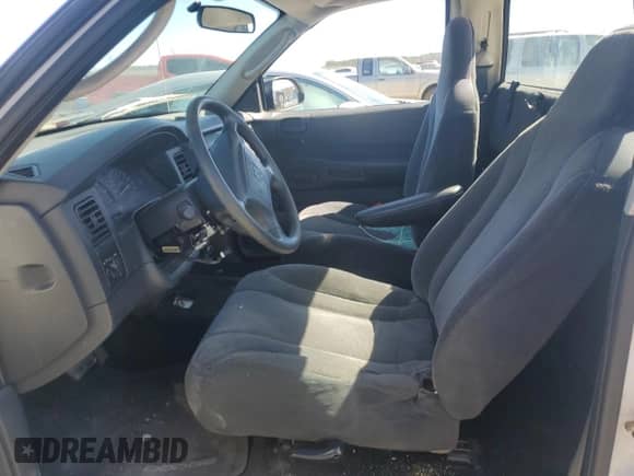 2004 Dodge Dakota z VIN 1D7FL16K34S555699, wystawiony jako Copart lot #47423785 z przebiegiem Nie podano mil oraz Szkoda całkowita • Salvage title. Historia ofert i sprzedaży dostępna na DreamBid. Obrazek 7.