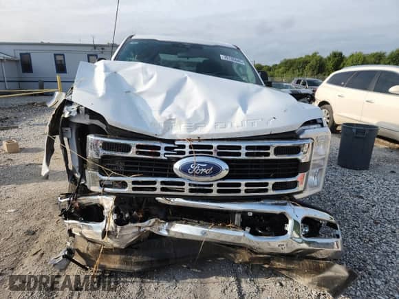 2024 Ford F-250 XL z VIN 1FT7W2BA9REF78919, wystawiony jako Copart lot #70136645 z przebiegiem 41 922 mil mil oraz Szkoda całkowita • Salvage title. Historia ofert i sprzedaży dostępna na DreamBid. Obrazek 5.