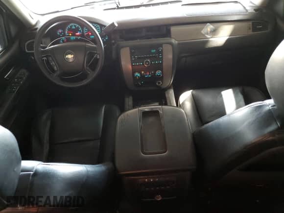 2010 Chevrolet Tahoe Commercial с VIN 1GNUKAE05AR265706, выставлен на аукционе Copart как лот 72582704 с пробегом 75 881 миль миль и Списание • Salvage title. История ставок и продаж доступна на DreamBid. Изображение 8.