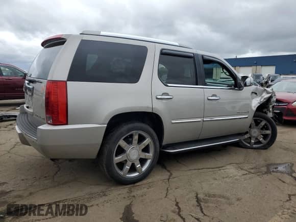 2009 Cadillac Escalade with VIN 1GYFK132X9R147954, listed as a Copart auction lot 57889875 with 216,599 mi miles and Clean title. Bid and sale history available at DreamBid. Image 3.