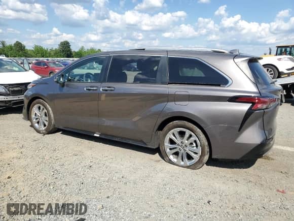 2022 Toyota Sienna Platinum с VIN 5TDERKECXNS117289, выставлен на аукционе Copart как лот 53491924 с пробегом 7 675 миль миль и Списание • Salvage title. История ставок и продаж доступна на DreamBid. Изображение 2.
