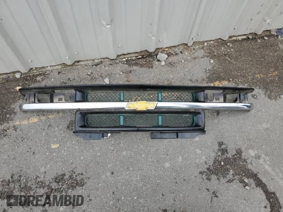 2002 Chevrolet Blazer LS с VIN 1GNCS18WX2K134115, выставлен на аукционе Copart как лот 70031785 с пробегом 179 669 миль миль и На запчасти • Non repairable. История ставок и продаж доступна на DreamBid. Изображение 13.