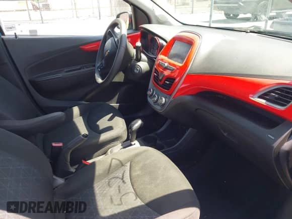 2019 Chevrolet Spark LT z VIN KL8CD6SA1KC708701, wystawiony jako IAAI lot #42265287 z przebiegiem 95 389 mil mil oraz . Historia ofert i sprzedaży dostępna na DreamBid. Obrazek 5.