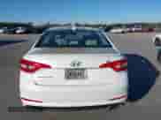 2017 Hyundai Sonata SE z VIN 5NPE24AF5HH534409, wystawiony jako IAAI lot #43306906 z przebiegiem 151 947 mil mil oraz . Historia ofert i sprzedaży dostępna na DreamBid. Obrazek 16.