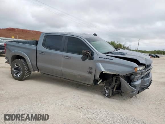 2020 Chevrolet Silverado 1500 RST with VIN 3GCUYEEL5LG305939, listed as a Copart auction lot 68562275 with 79,805 mi miles and Salvage title. Bid and sale history available at DreamBid. Image 4.