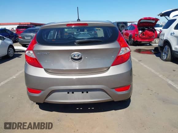 2013 Hyundai Accent GS с VIN KMHCT5AE7DU117306, выставлен на аукционе IAAI как лот 43347559 с пробегом 104 954 миль миль и . История ставок и продаж доступна на DreamBid. Изображение 16.